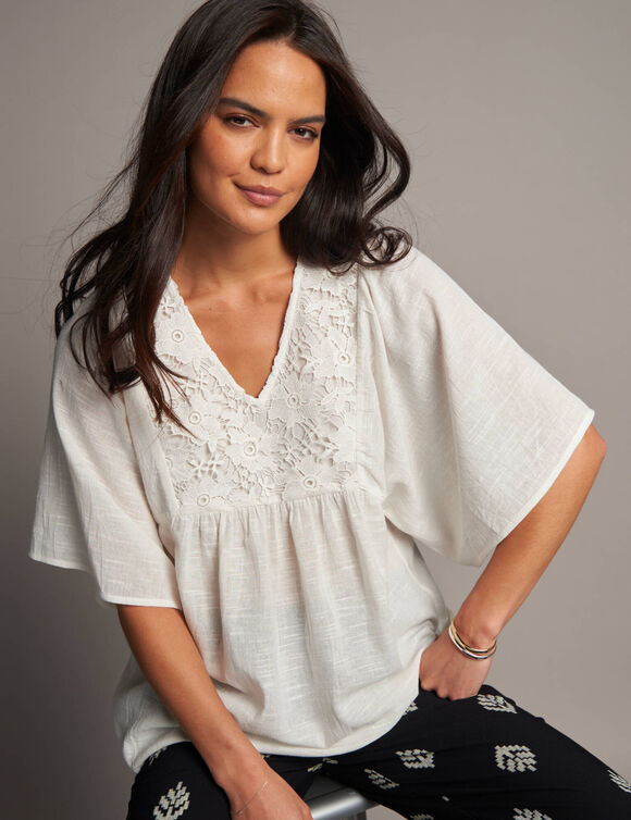 Tunique plastron fantaisie doublé, manches kimono (écru) Tunique plastron fantaisie doublé, manches kimono (écru)